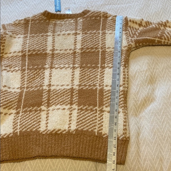 La Vie En Rose Soft Cozy Plaid Tan and White Crew Neck Sweater Stretchy Lounge - Picture 8 of 9